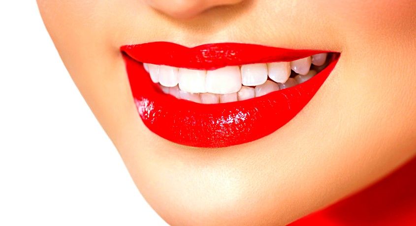 Доверьте нам свою улыбку! Профессиональная чистка ультразвуком, чистка системой Air Flow со скидкой 64% от  стоматологии «ЗДРАВИЯ».