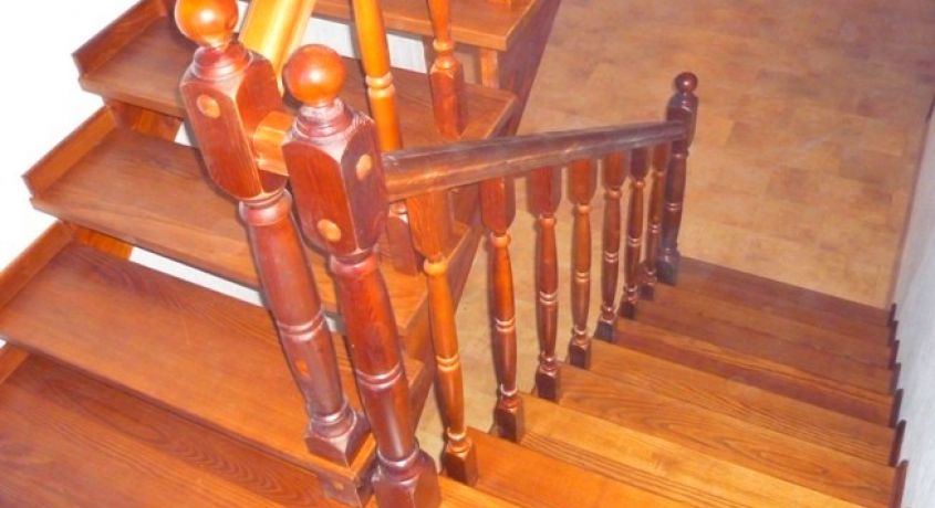 Лестницы для Вашего дома из массива дерева от компании «Мистер Карло» со скидкой 54%.