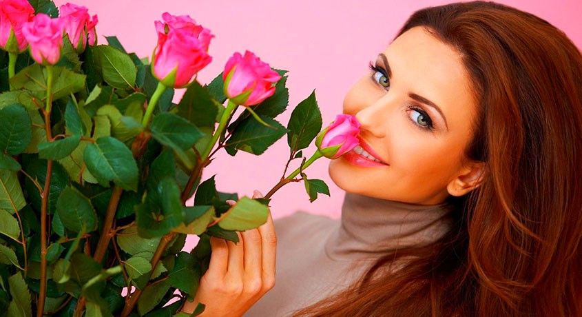 Приятный подарок для каждой девушки! Скидка 50% на покупку любого количества роз Эквадор от компании «Империя Роз».