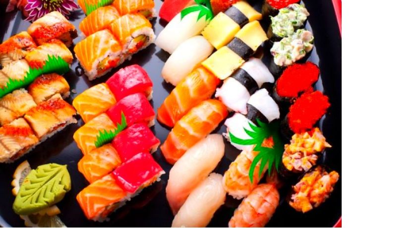 Настоящее искушение по-японски! Набор роллов Окинава, Premium, DeLuxe от суши-бара «Нори» со скидкой 50%.