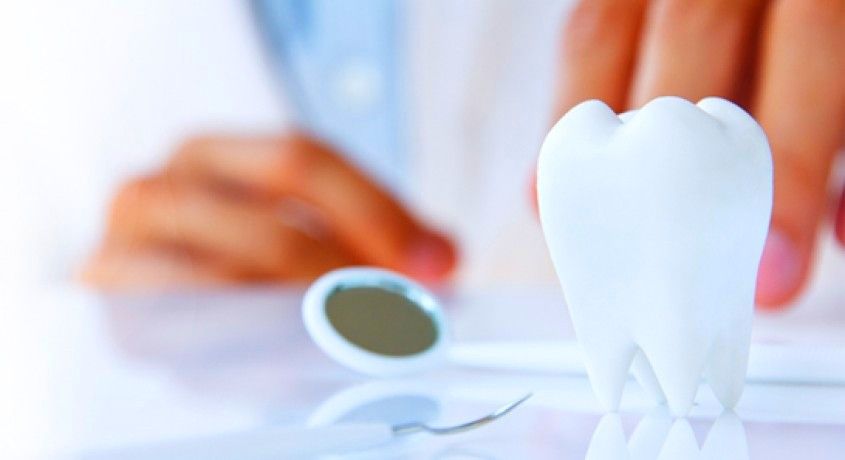 Скажем "Нет" зубным проблемам! Установка металлокерамической коронки со скидкой 50% от клиники «Улыбка Плюс».
