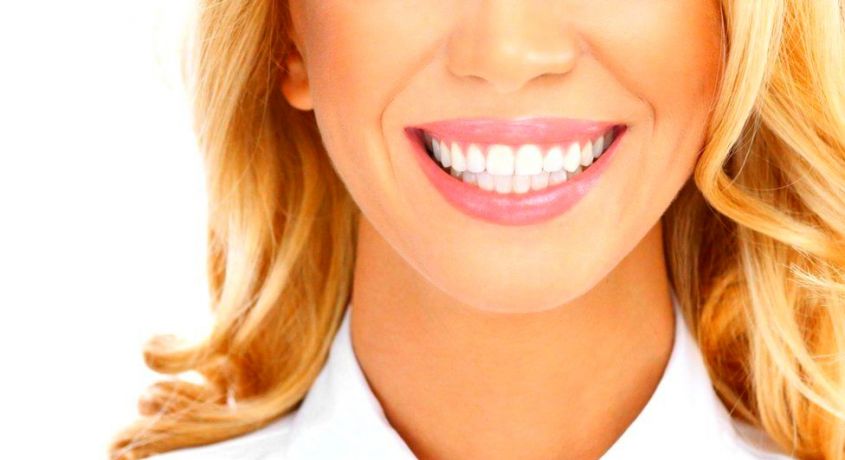 Здоровая и белоснежная улыбка весь год! Скидка 77% на ультразвуковую чистку зубов, отбеливание «Air Flow» и полировку зубов.