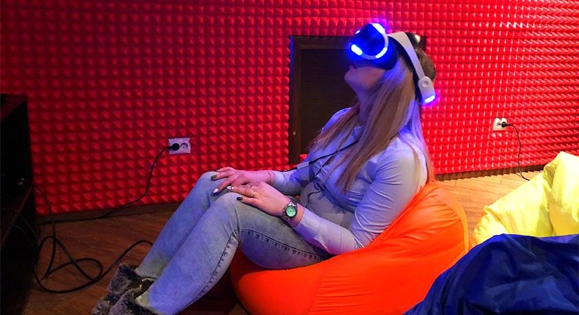 Захватывающее погружение в виртуальную реальность! Скидка до 55% на 60, 90 или 120 минут игры в шлеме HTC Vive или Play Station.