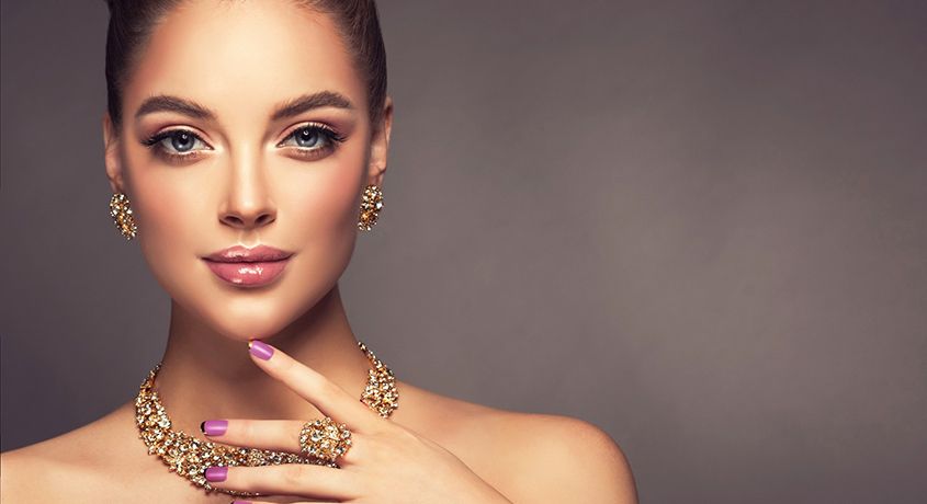 Распродажа коллекции 2016 года! Золотые кольца, серьги и подвески со скидкой 60% от ювелирного салона «Карат-1».
