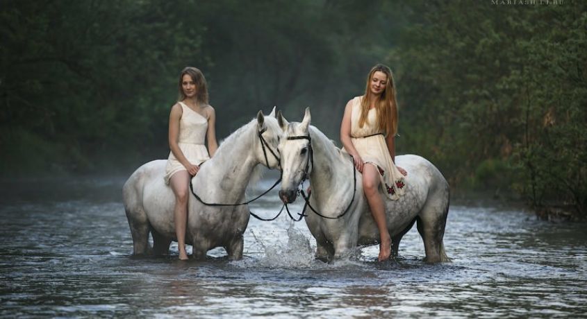 Фотосессия с лошадьми в стиле Ивана Купала, а также прохождение детского квеста «В поисках пони» со скидкой 50%.