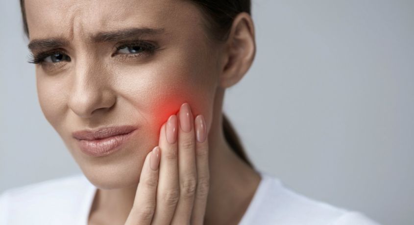 Не терпите зубную боль! Оказание срочной стоматологической помощи при воспалительных процессах со скидкой 50 % от стоматологии Oxford Smile