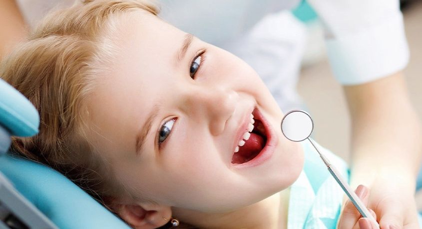 Детская улыбка без боли! Скидка 50% на удаление молочных зубов любой сложности в клинике «Здравия».