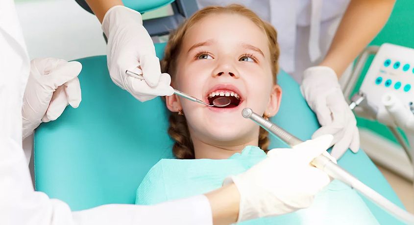 Детская улыбка без боли! Скидка 50% на удаление молочных зубов любой сложности в клинике «Здравия».