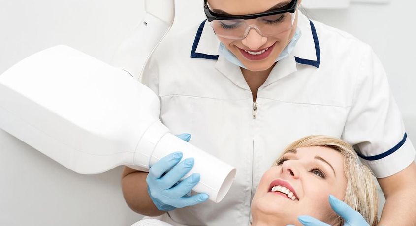 Ваша улыбка в надежных руках профессионалов! Скидка 50% на прицельный снимок зуба в стоматологической клинике «Ньюдантея».