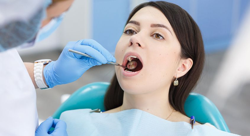 Не откладывайте лечение на потом! Скидка 50% на лечение среднего и глубокого кариеса в стоматологической клинике «Ньюдантея».