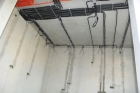 Прокладка кабеля на скобах по бетону