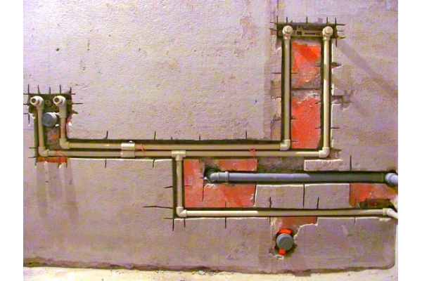Монтаж труб системы водоснабжения ХВС, ГВС в штрабе (бетон)