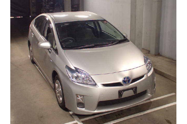 Toyota PRIUS ZVW30 - 2012 год