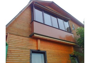 Остекление балконов в деревянном доме