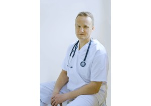 Казьмин З. В. - главный врач, кандидат медицинских наук, сосудистый хирург высшей категории 
