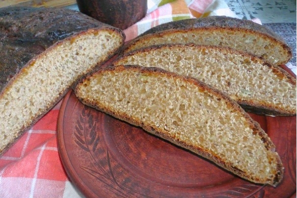 Хлеб ржано-пшеничный с семенами