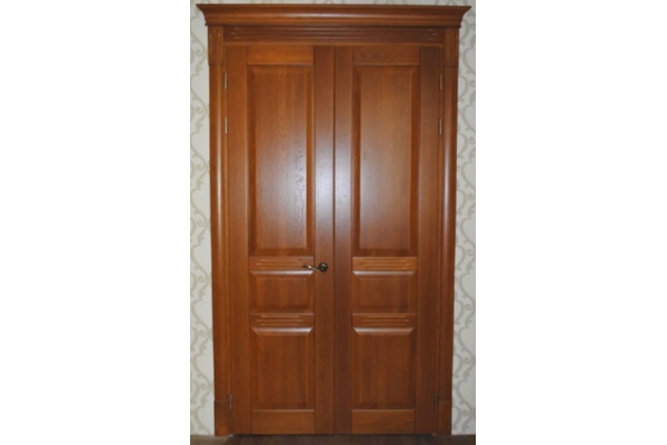 Установка двустворчатой деревянной двери