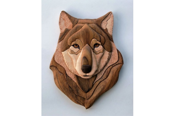 Декоративное панно из дерева волк 