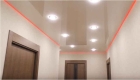 Натяжной потолок с подсветкой недорогой