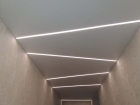 Натяжной потолок со световыми линиями матовый
