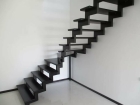 Г-образная металлическая лестница