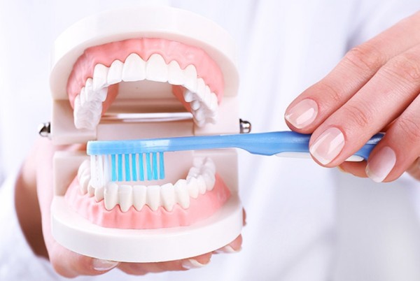 Профессиональная чистка зубов: что это такое и какая бывает?