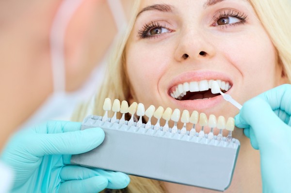 Отбеливание или чистка зубов: какую процедуру выбрать?