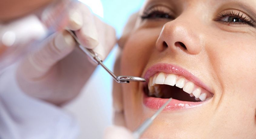 Скажи кариесу нет! Скидка 50% на лечение кариеса зубов от стоматологии «Династия».