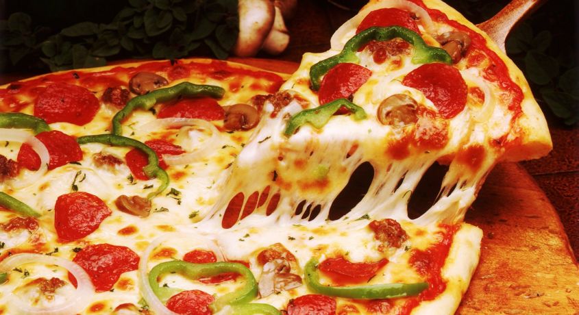 Порадуй себя вкуснейшей едой! Роллы и пицца cо скидкой 50% от службы доставки готовых блюд «Гурмания».
