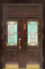 Коричневая парадная дверь с массивом дуба со стеклом и ковкой ДПР-43