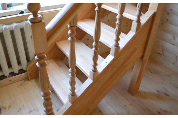 Крепление балясин деревянной лестницы
