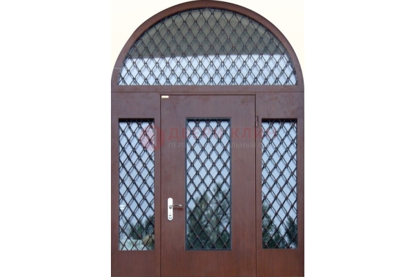 Металлическая арочная дверь со стеклом и ковкой ДА-21