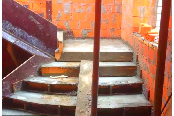 Монтаж бетонной лестницы