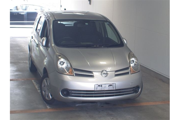 Nissan NOTE E11 - 2005 год
