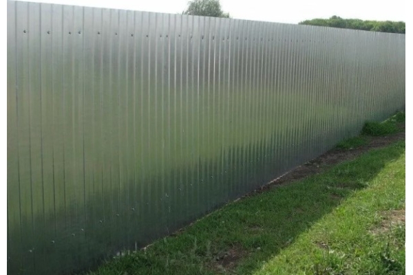 Оцинкованный забор из профлиста 1,75 м С10 с калиткой и воротами
