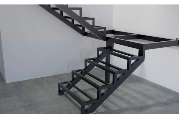 Металлическая лестница для производства