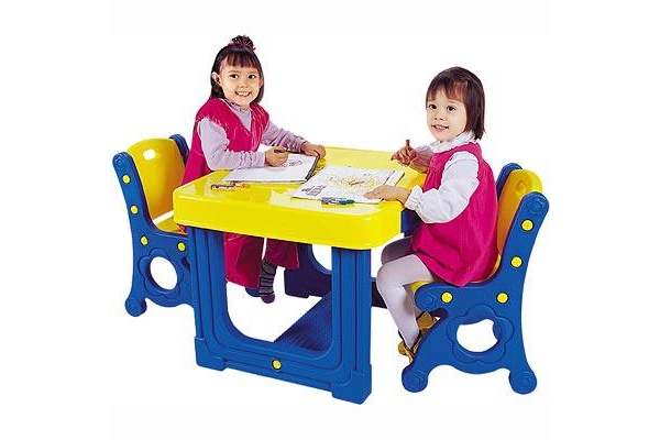 Стол-парта и 2 стульчика Haenim toy