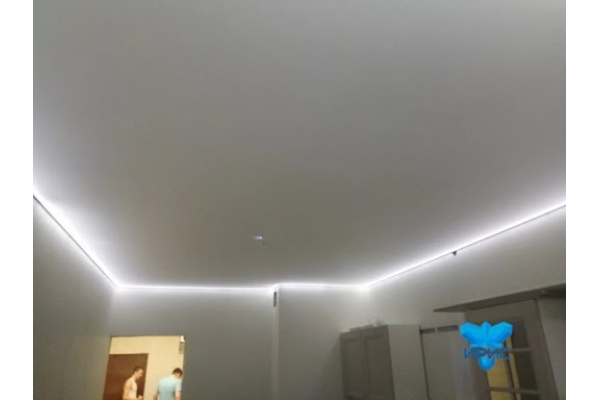 Натяжной потолок с подсветкой по периметру матовый 