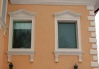 Монтаж декоративных элементов на окна