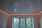Парящий натяжной потолок глянцевый с подсветкой 