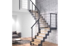 Металлическая межэтажная лестница с деревянными ступенями