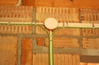 Прокладка кабеля на скобах по кирпичу