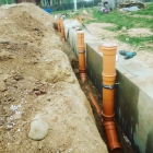Прокладка труб канализации 