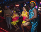 Танцевальное шоу африканских артистов в караоке клуб