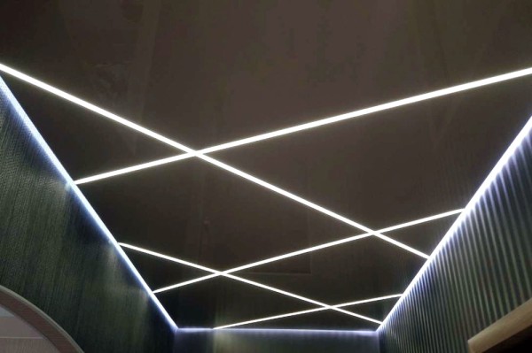 Натяжные потолки со световой линией - новый тренд?
